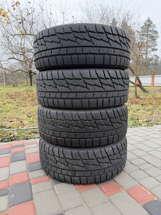 Продам зимову шини 225/50 r17
