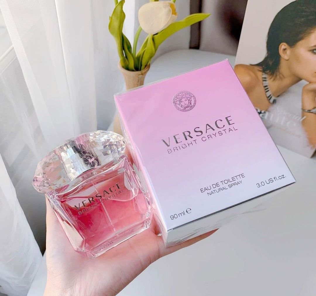 Красивый женский парфюм Versace Bright Crystal.