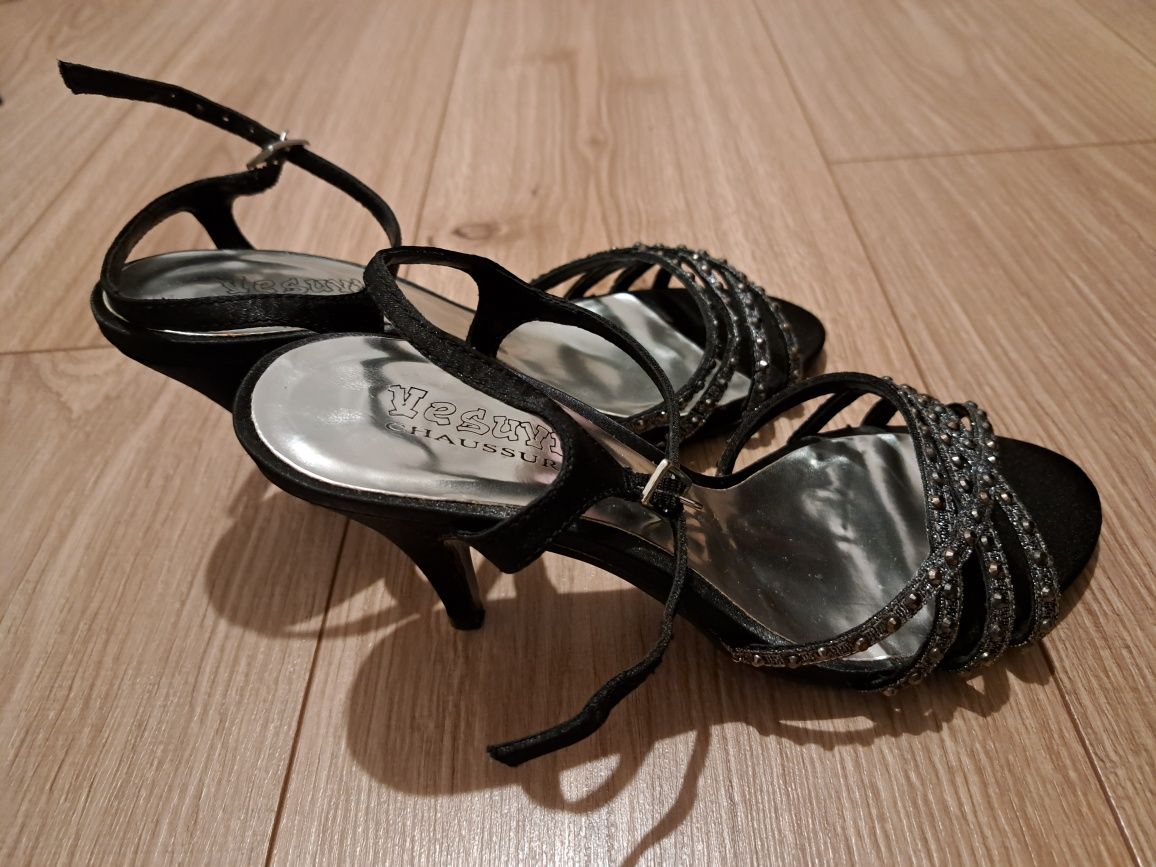 Eleganckie czarne sandały na obcasie rozm.35 Vesuvio 
Stan: