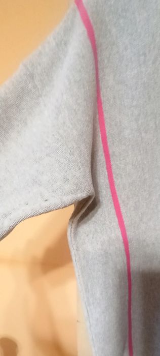 Sweterek oversize w pionowe pasy