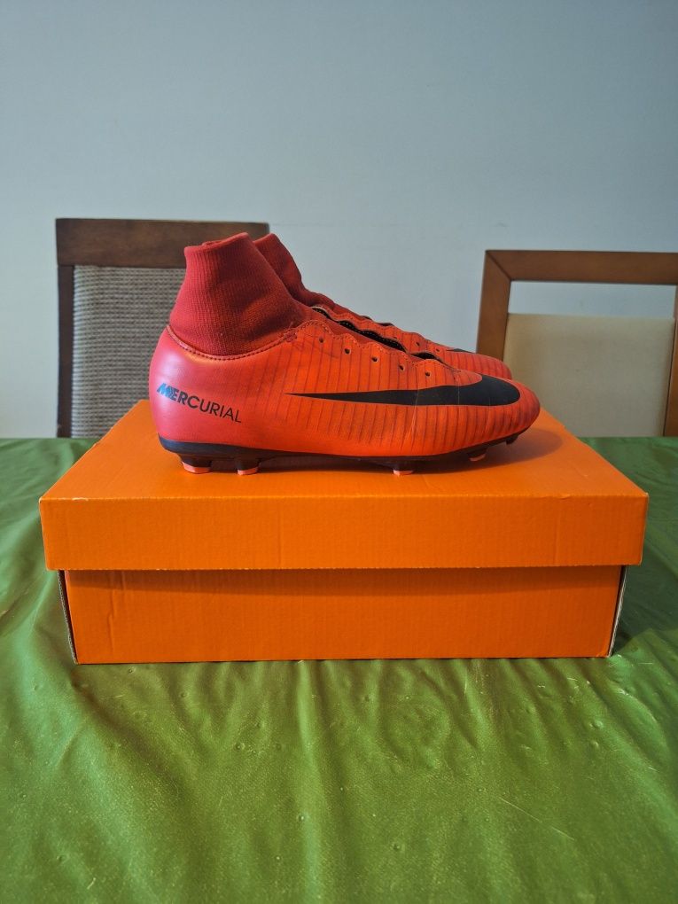 Chuteiras da nike vermelhas