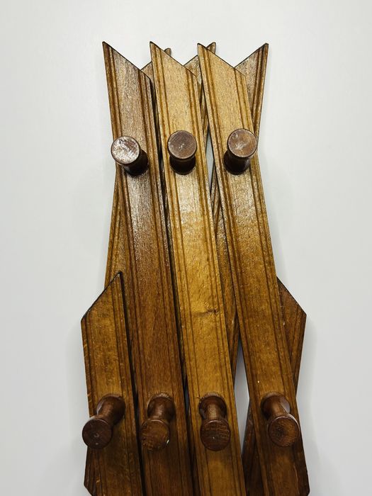 Розкладний деревʼяний вішак на стіну