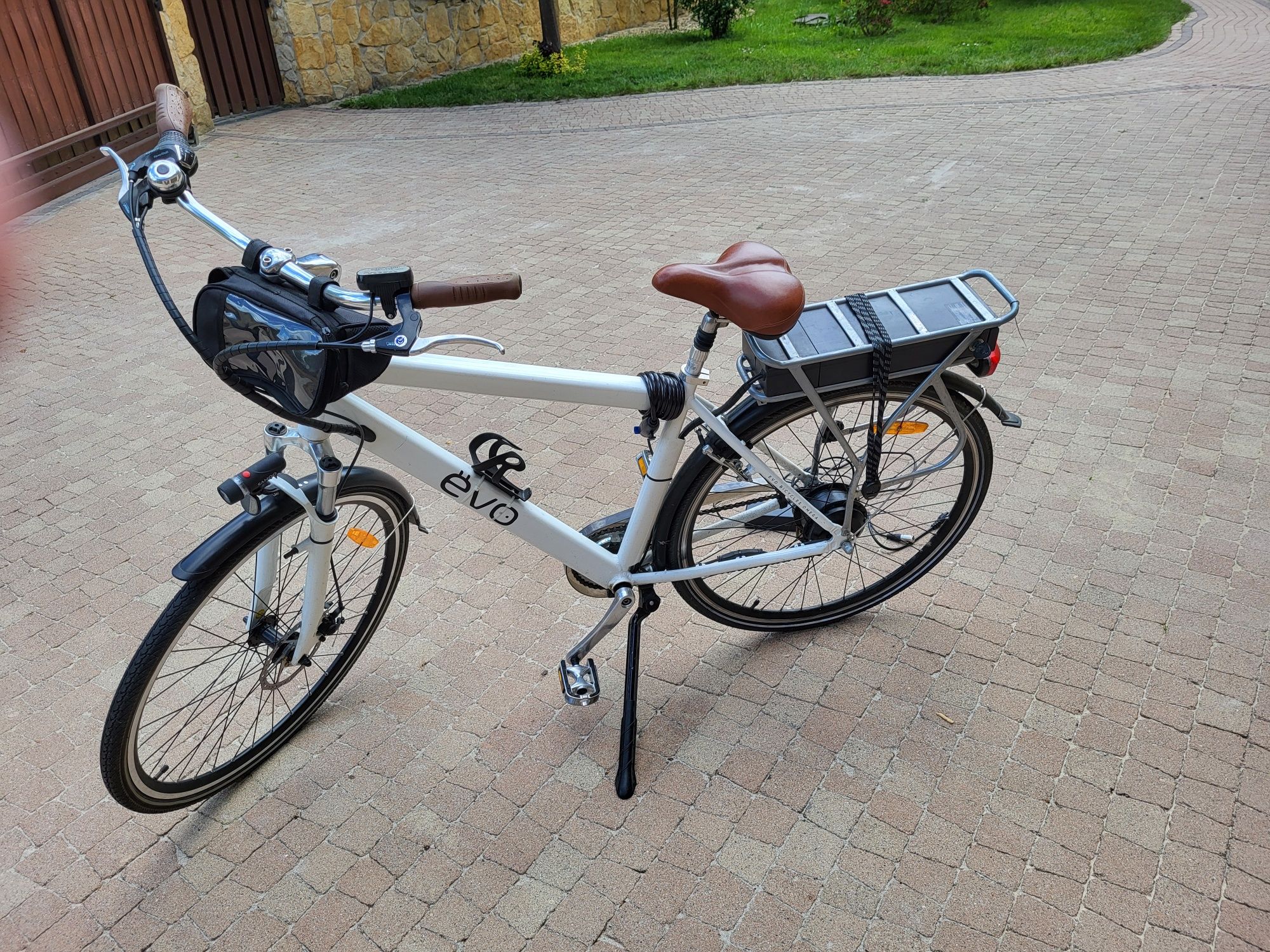 Elektryczny rower trekkingowy EVO BICYCLES OMEGA z dwoma bateriami 24V