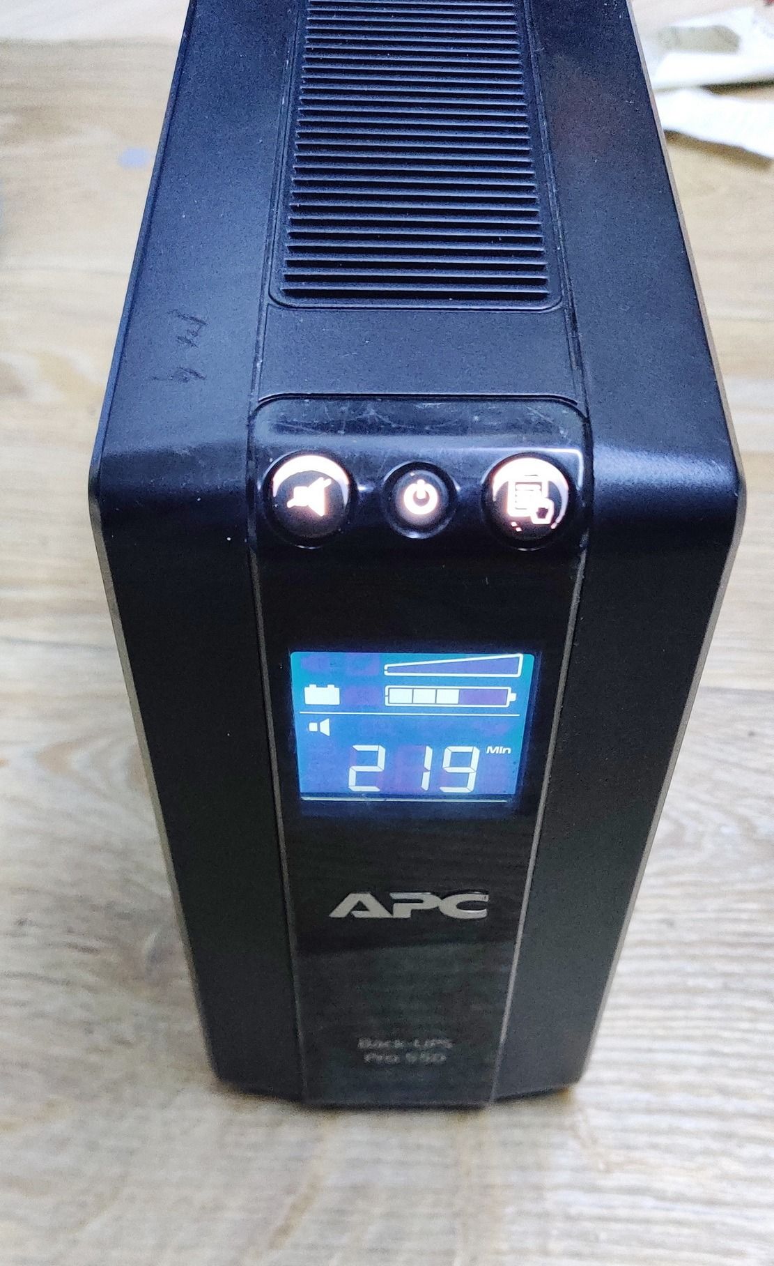 Источник бесперебойного питания APC Back-UPS RS 550VA, LCD (BR550GI)