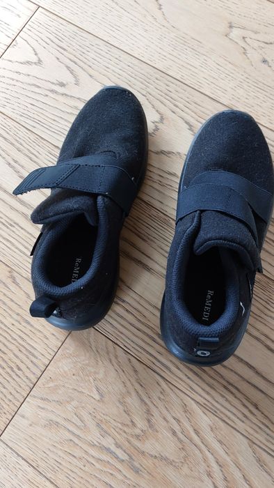 Buty sportowe lub domowe