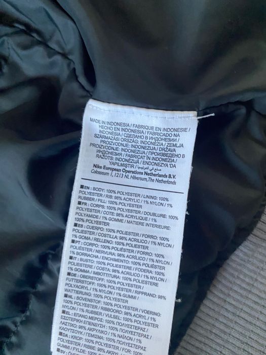 Продам куртку осеннюю Nike  в хорошем состоянии