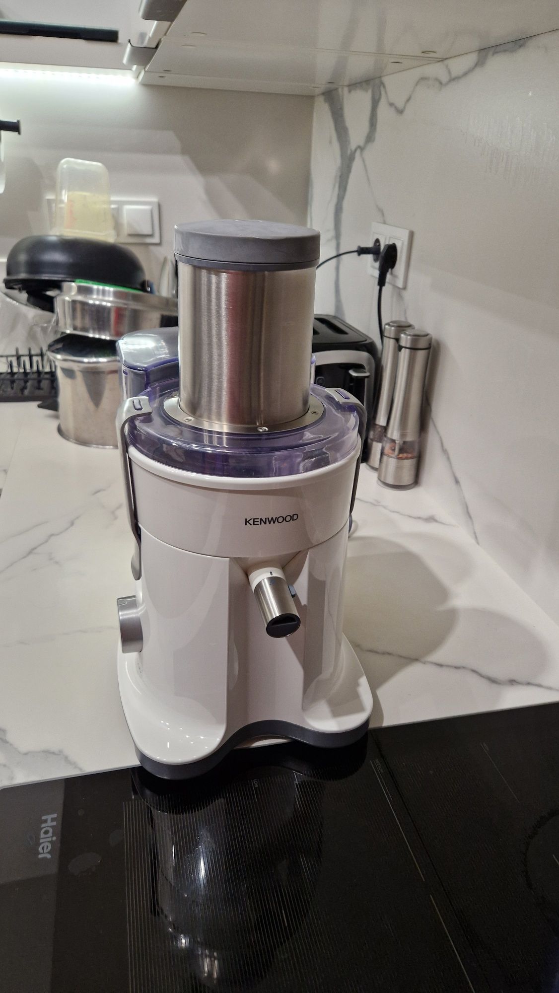 Sokowirówka Kenwood JE730