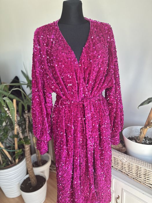 Boohoo cekinowa sukienka midi kopertowa welurowa 50 5 xl fuksja