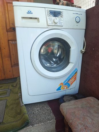 Повністю робоча пральна машина