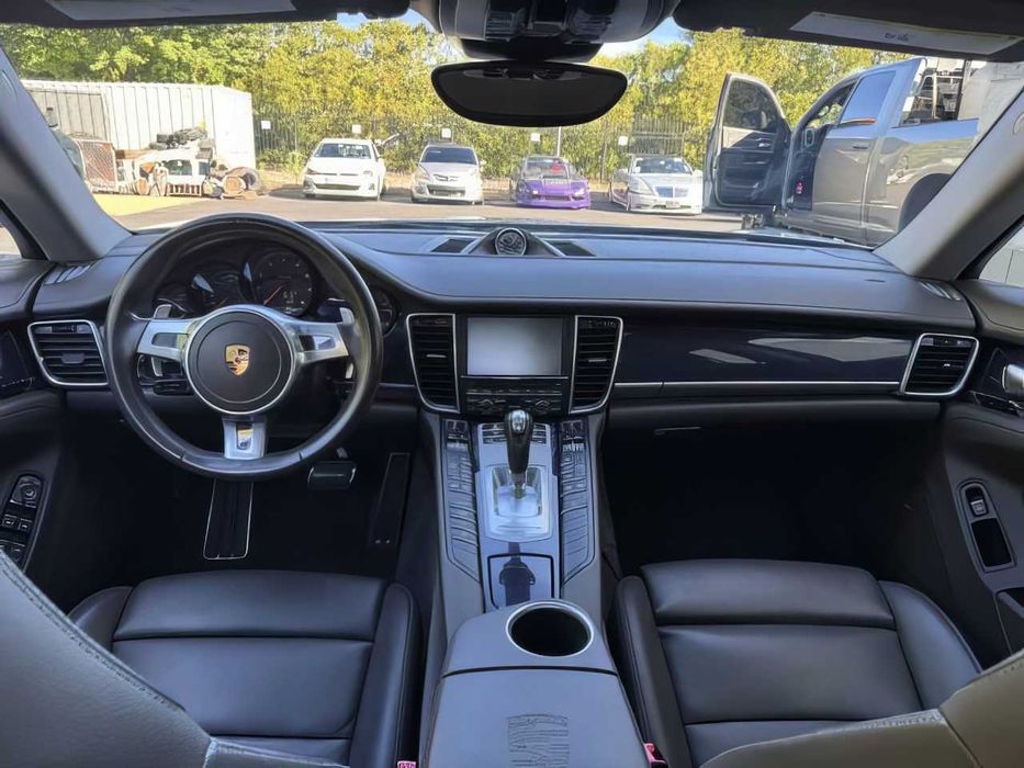 Porsche Panamera      2016