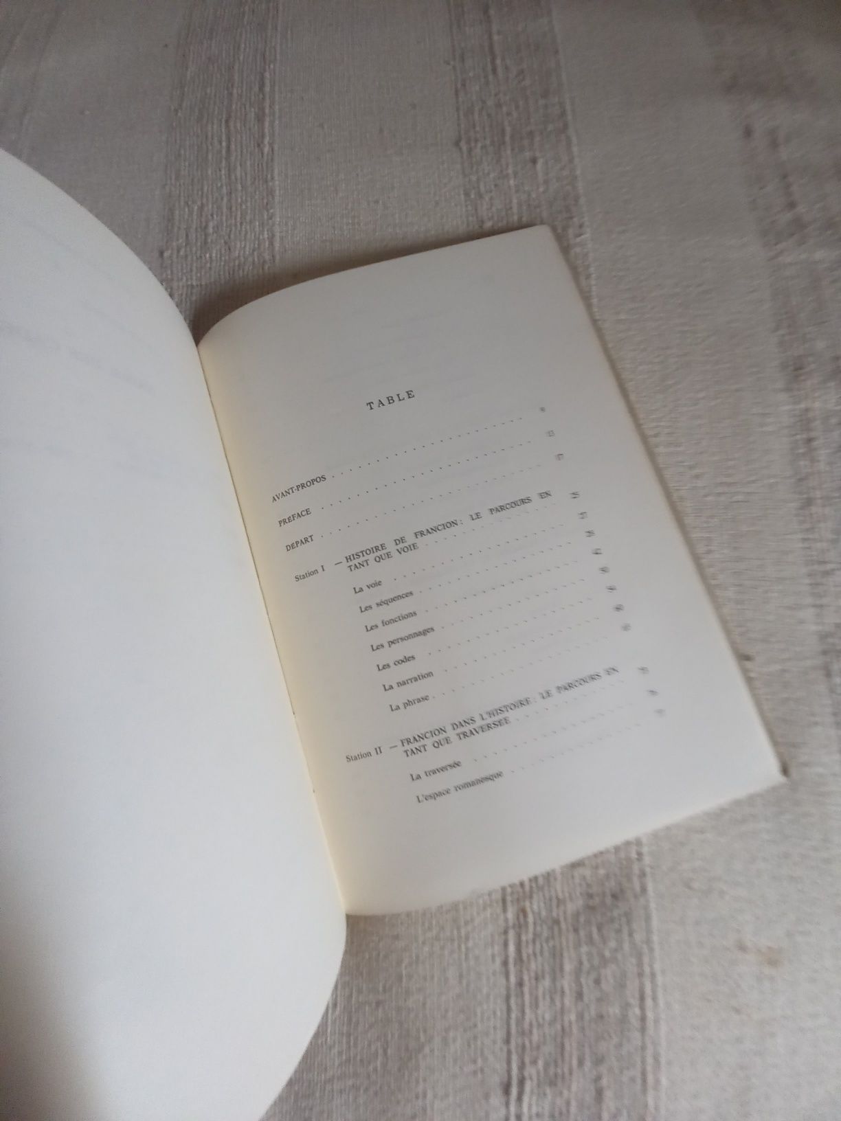 Livro de Maria Alzira seixo em francês Ed Gulbenkian