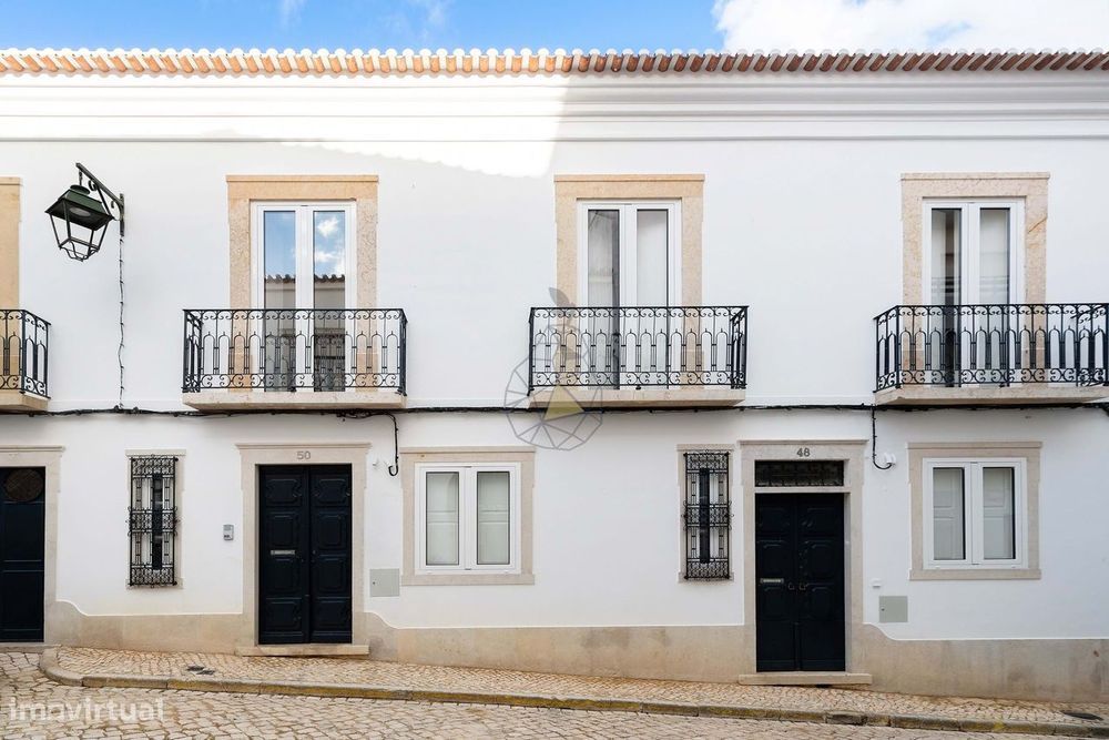 Palacete de 4 apartamentos juntos, ideal para exploração turística, e