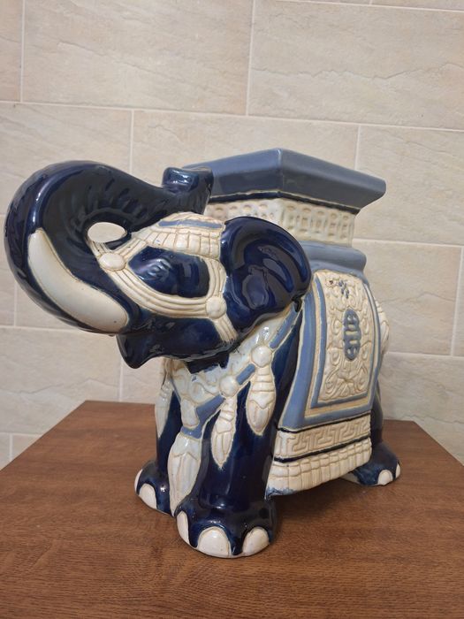 Słoń ceramiczny stojak