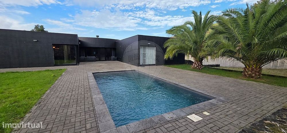 Moradia T4 para venda