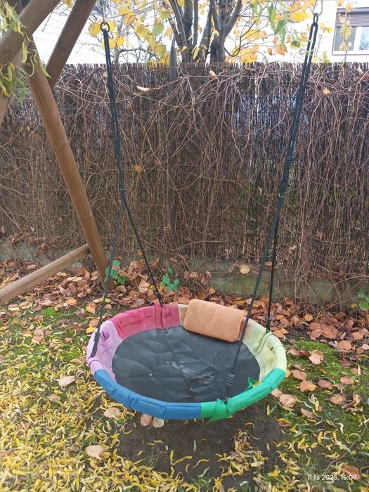 Trampolina i gniazdo bociana