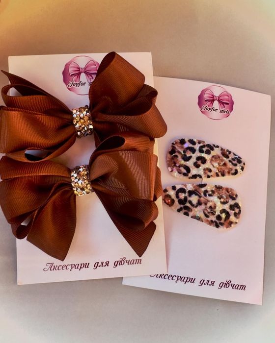 Бантики для волосся. Бантики принт Лео. Заколки для волосся