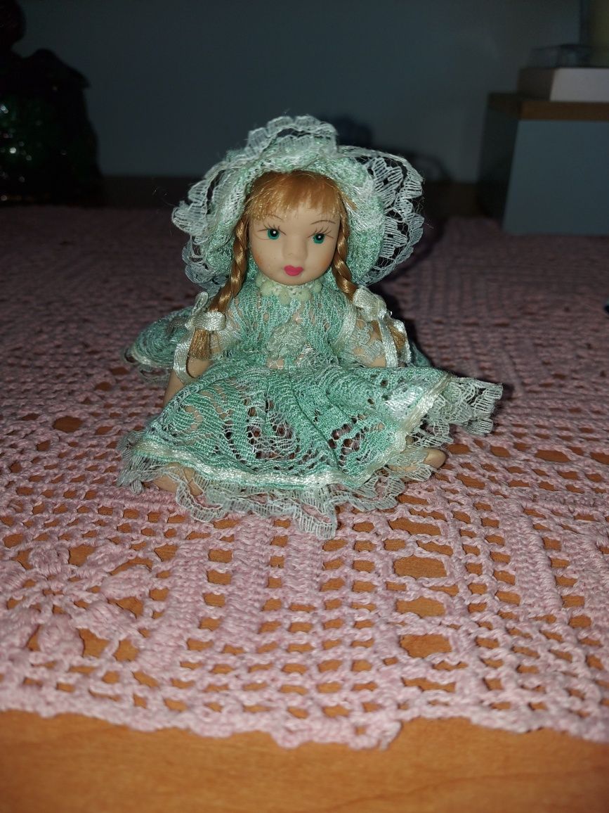 Porcelanowa lalka