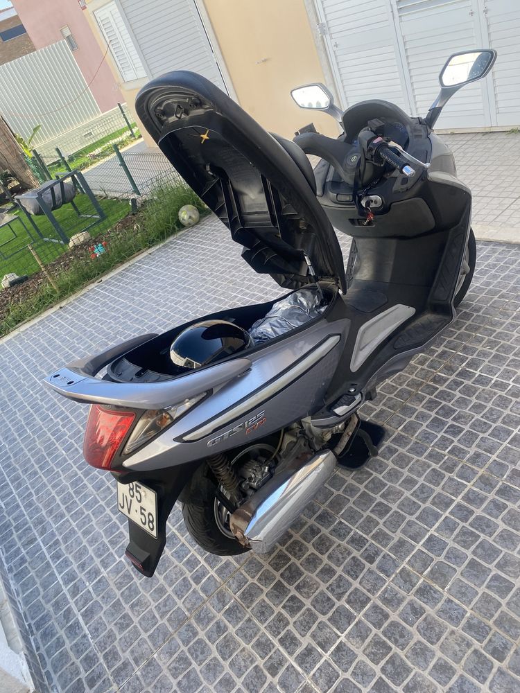 Vendo moto 125 GTS evo. Com algumas marca de uso