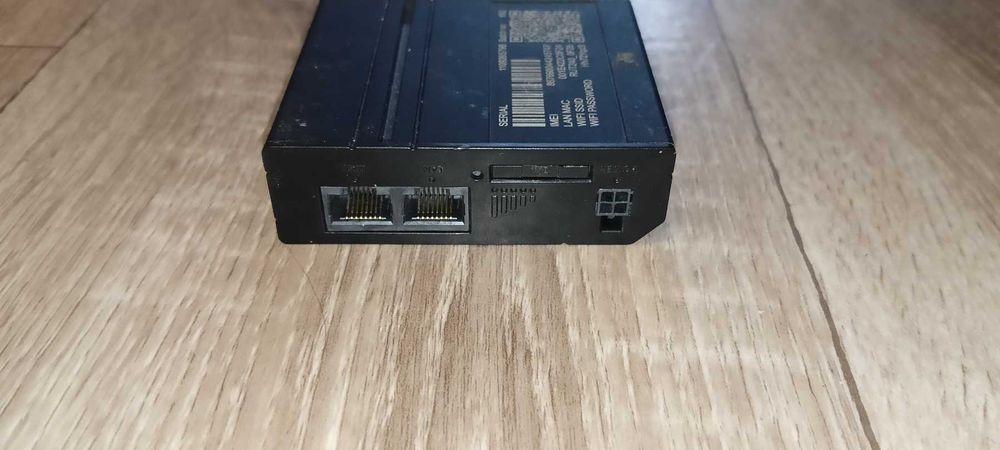 Маршрутизатор Teltonika RUT240 и цифровой HDMI-разветвитель Energenie