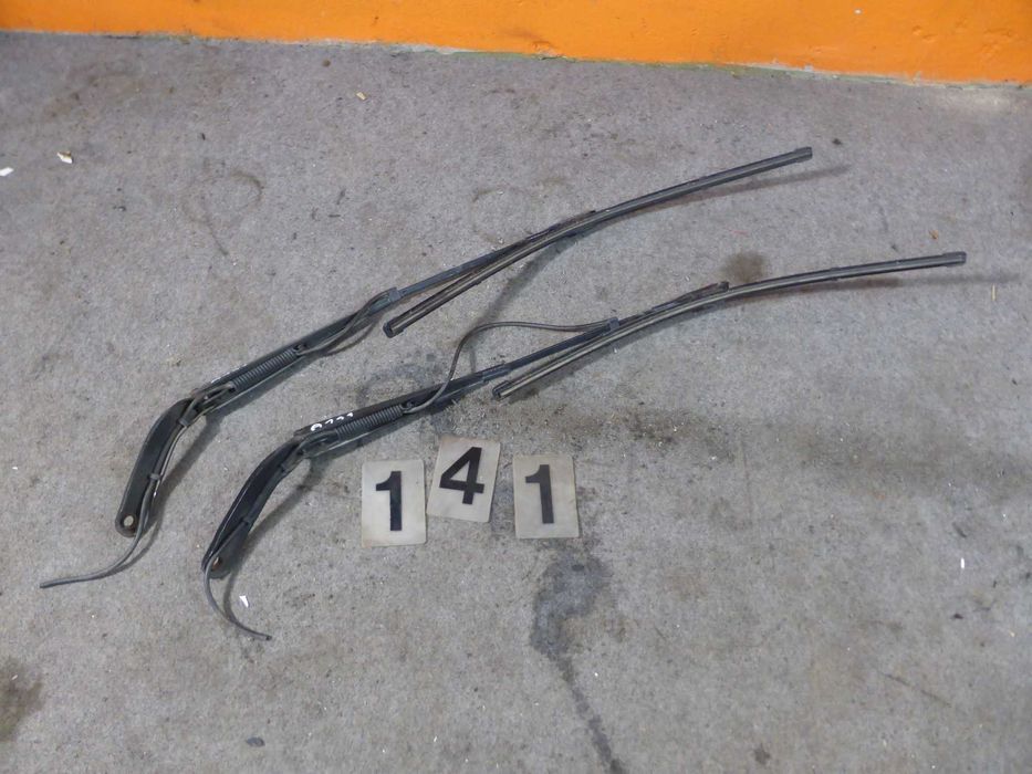 Mercedes Sprinter W906 313 Ramiona Wycieraczek Spryskiwacz Pióra A141