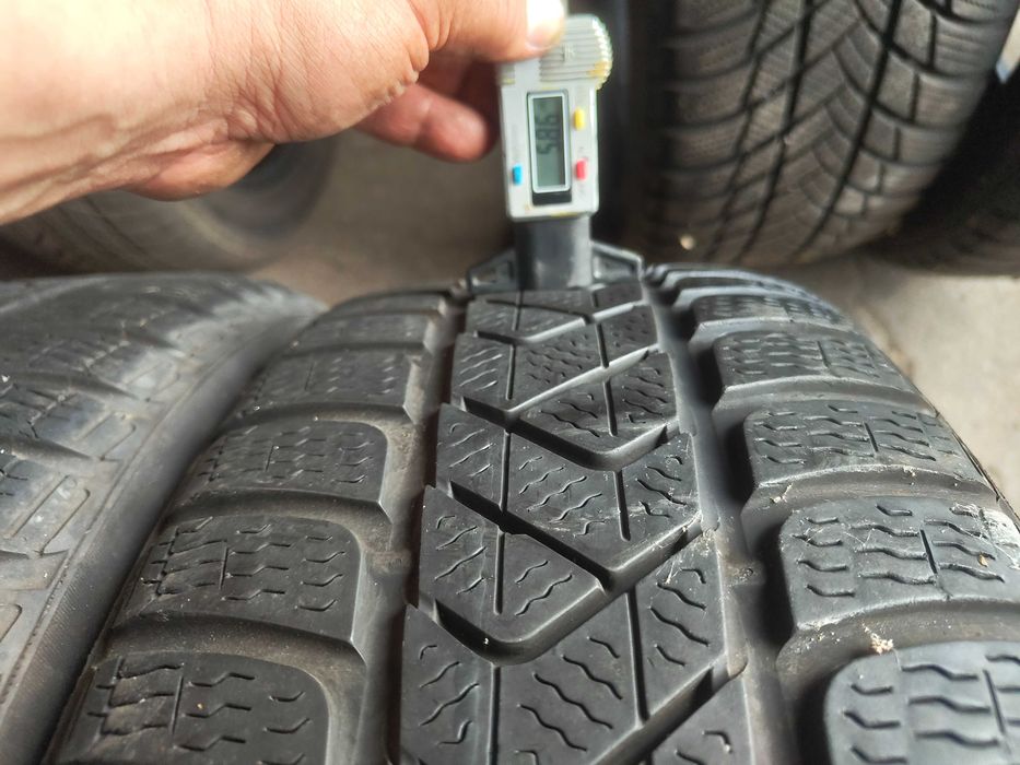 Opony zimowe uzywane 215 55 R17 Pirelli 2020 rok 4 sztuki z60