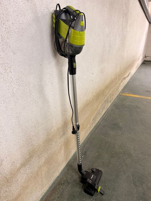 Aspirador de pé alto