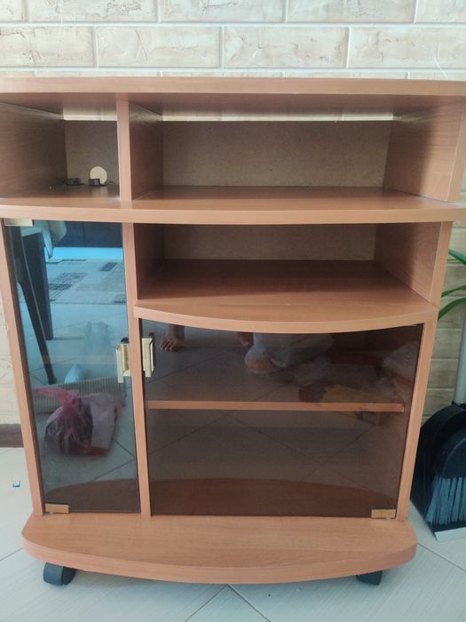 Продам тумбу  под телевизор