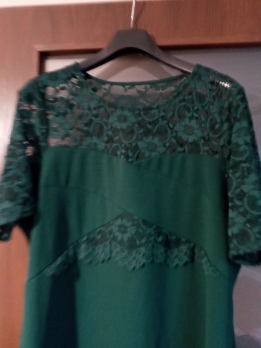 Sukienka zielona prosta 44 koronkowe dodatki