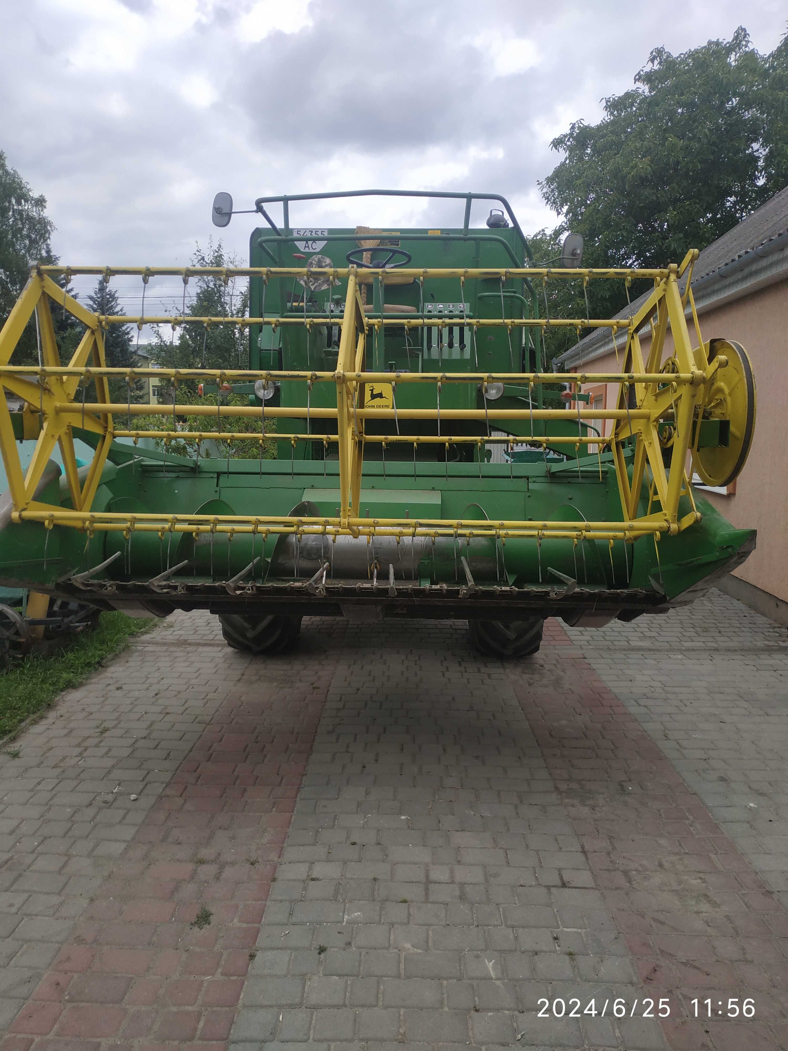 Продам зерновий комбайн  John Deere 930 з січкарнею в гарному стані.