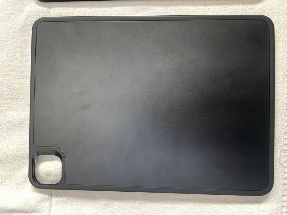 ESR Rebound Magnetic Keyboard para iPad 10.9” ou 11"