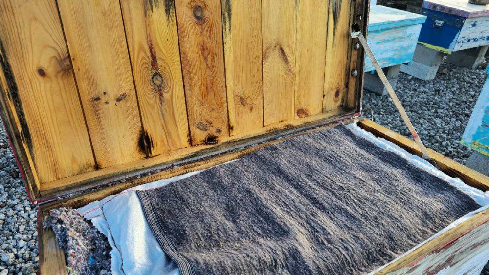 Продам вулики-лежаки нау 16, 28 рамок Б/в. Товщина стінки 45 - 50мм,