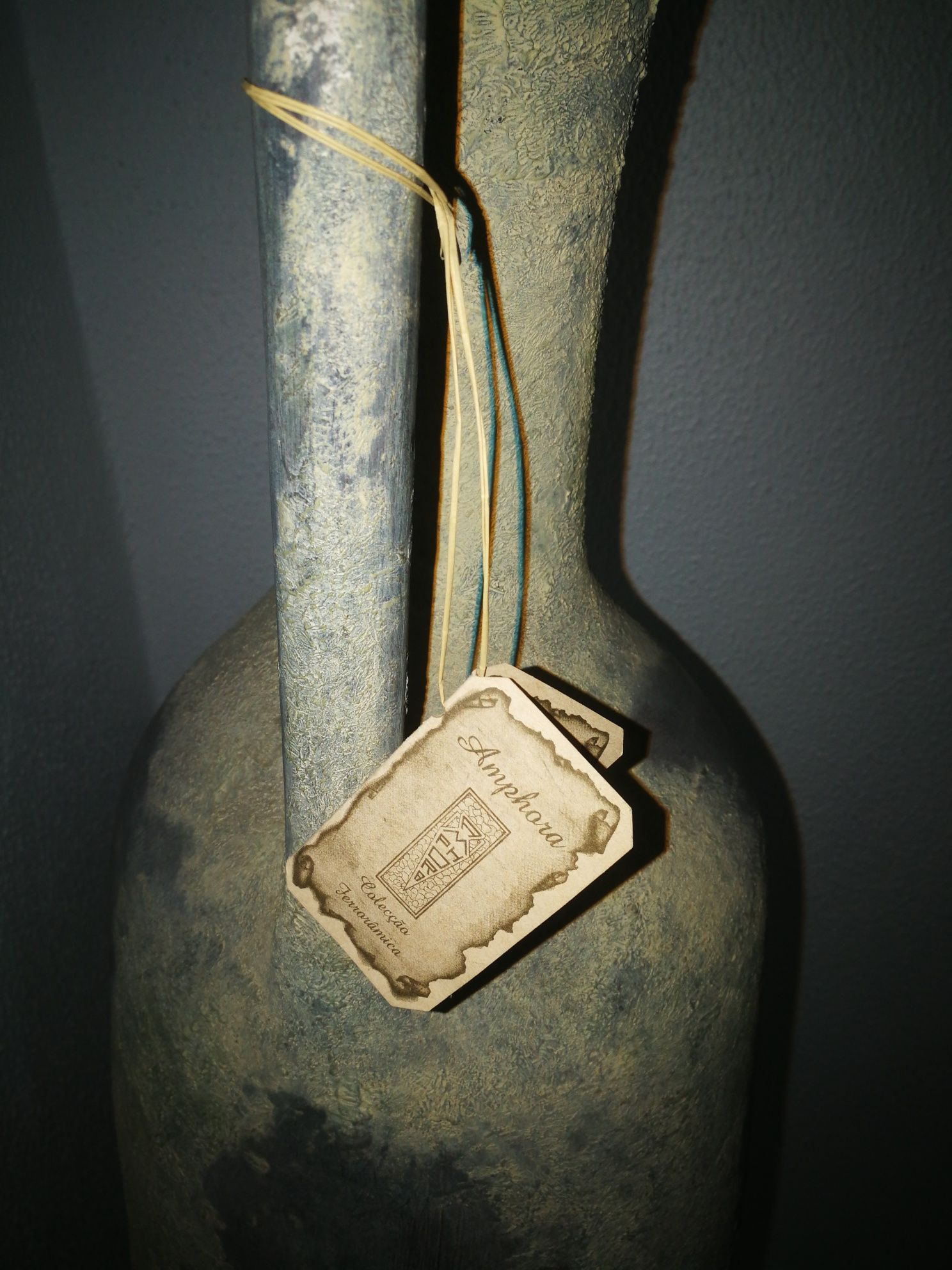 Amphora vintage em suporte ferro