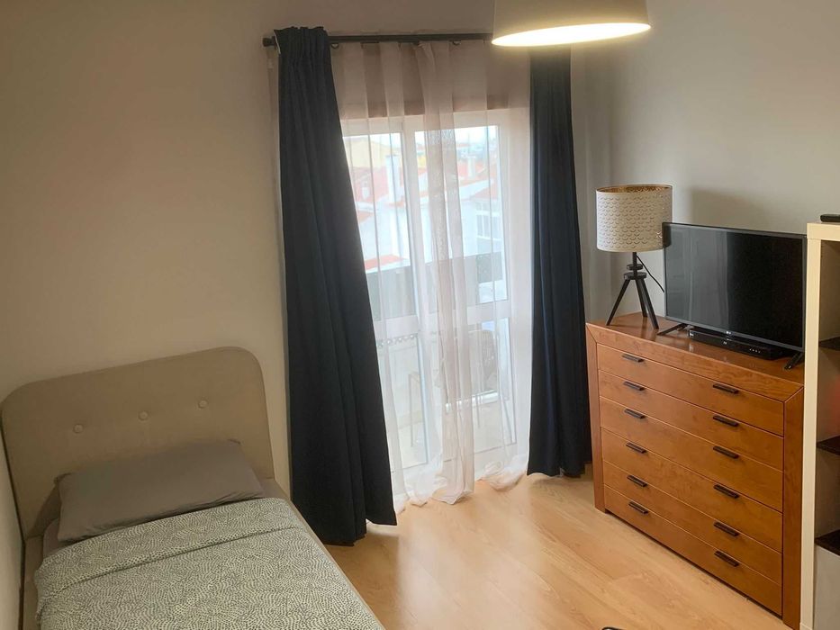 Quarto mobilado em Casal de Cambra