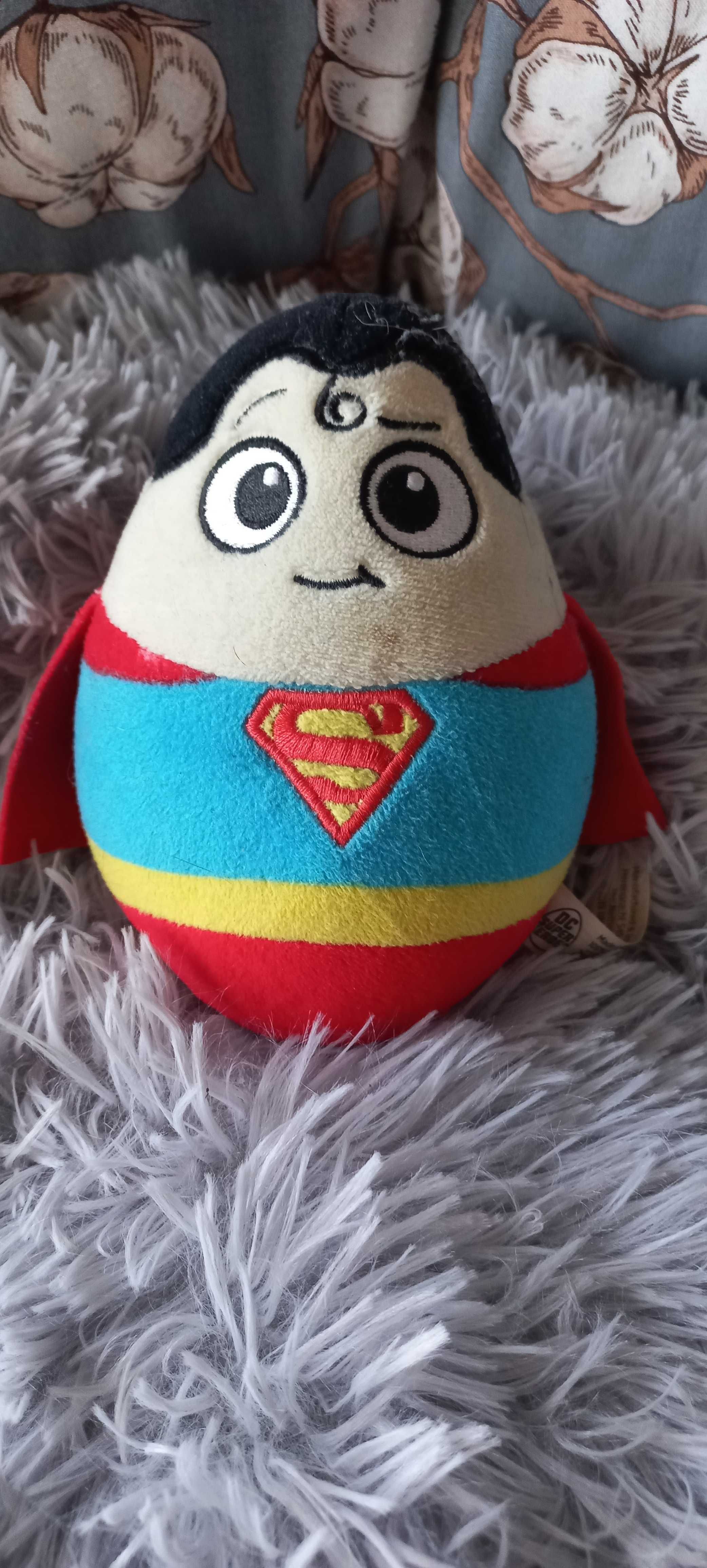 Maskotka Superman jajko