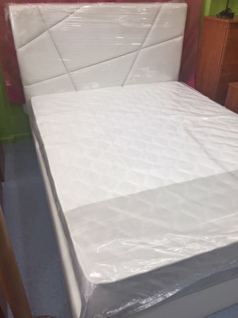 Cama com Cabeceira alta, Tecido em Polipele ( Lavável )