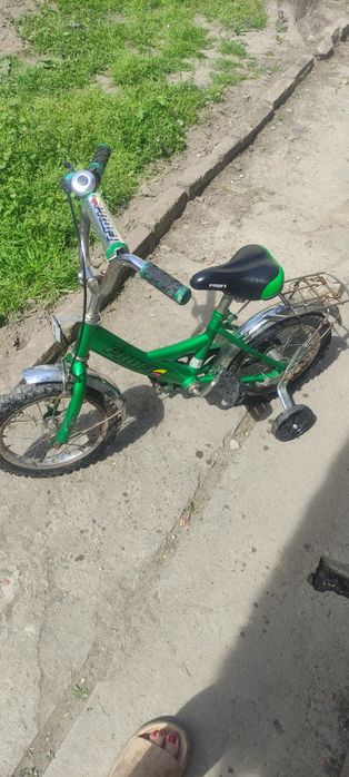 Велосипед дитячий в хорошому стані, тільки колеса поржавіліі всередині