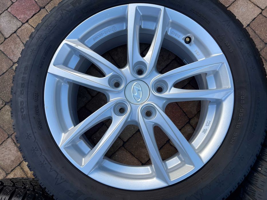 3998. Koła zimowe Hyundai i30 Kia Ceed 5x114.3 205/55/16 Dunlop 2021r