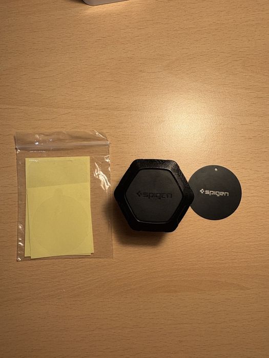Uchwyt magnetyczny na telefon do auta Spigen QS11