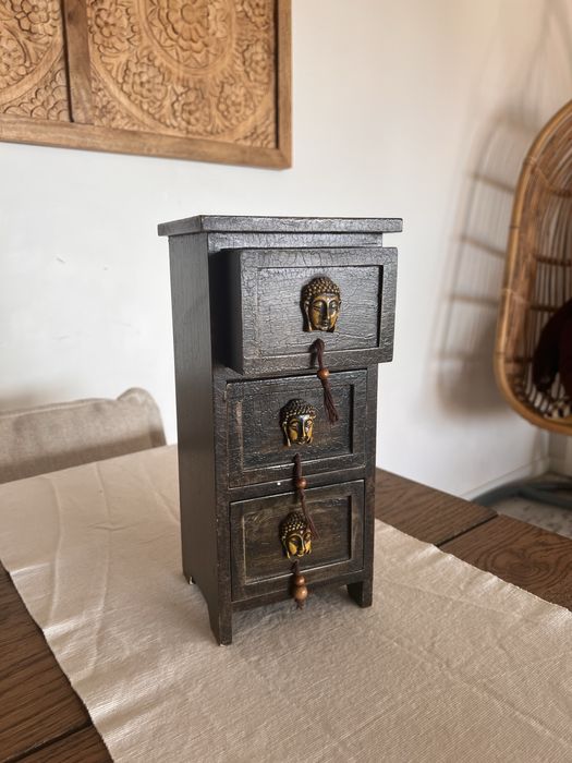 Pequeno movel, budas