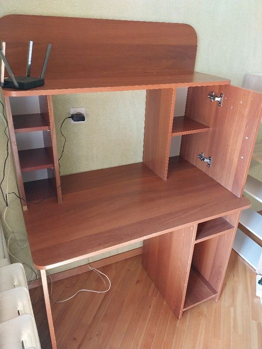 Продаж меблів (Стінка, диван, 2 крісла, стіл комп'ютерний, комод)