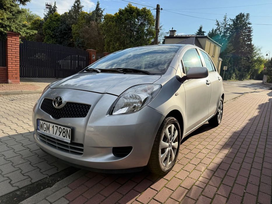 Toyota Yaris Dobry stan, niski przebieg