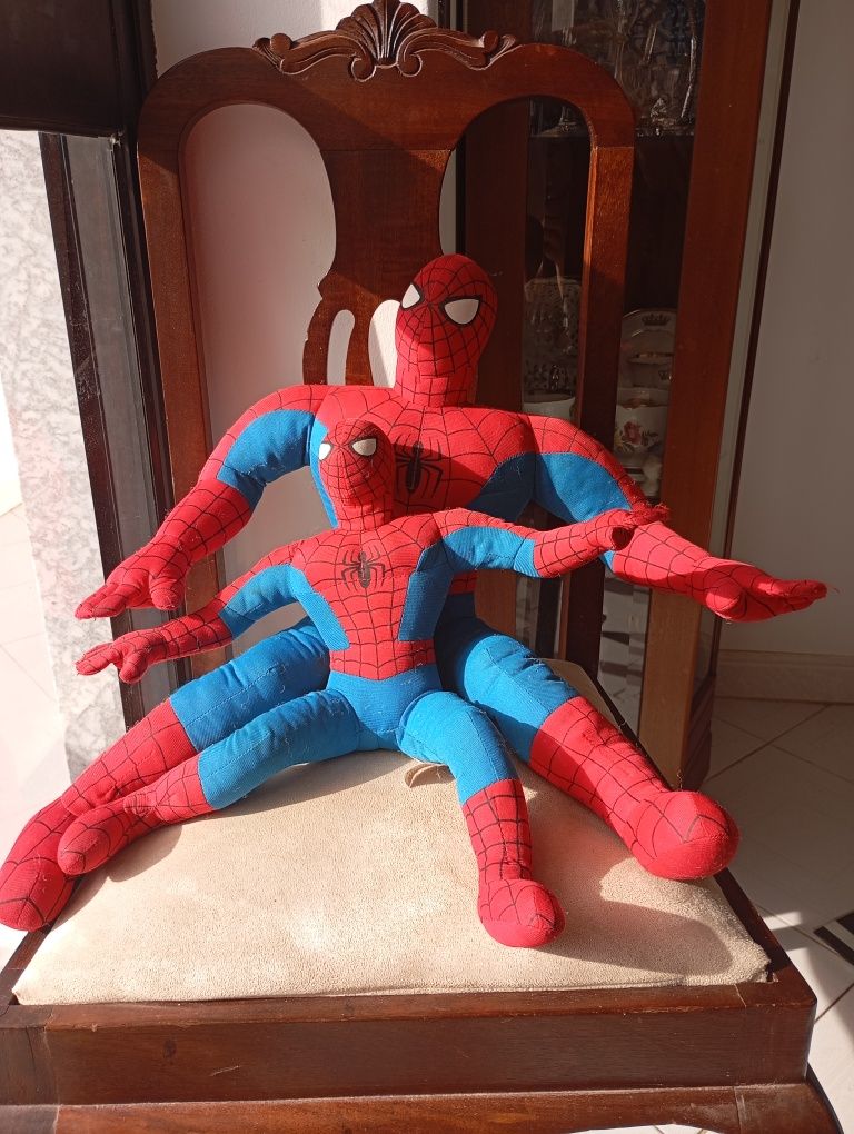 Dois Peluches Spiderman