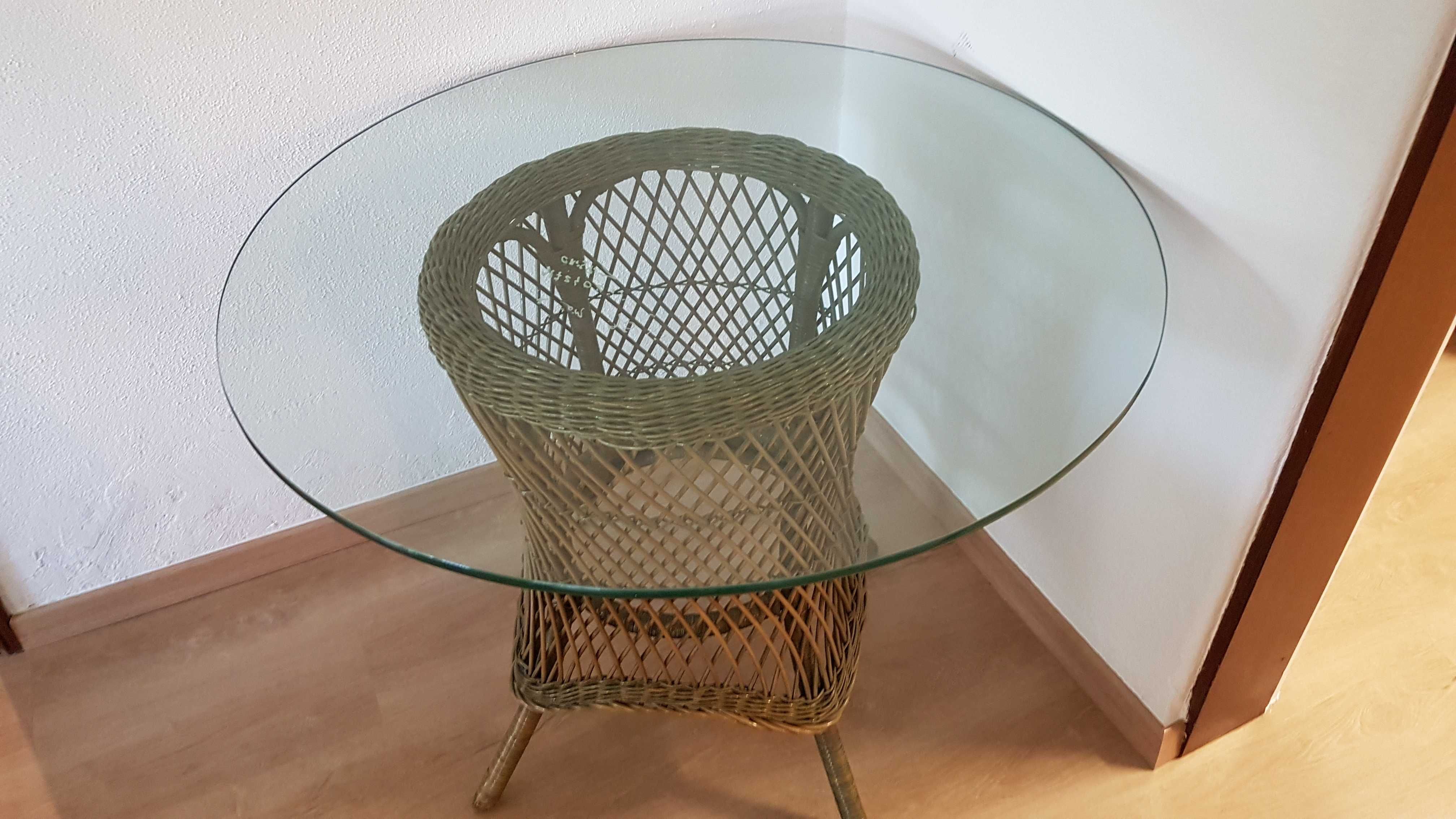 Mesa em verga com tampo em vidro