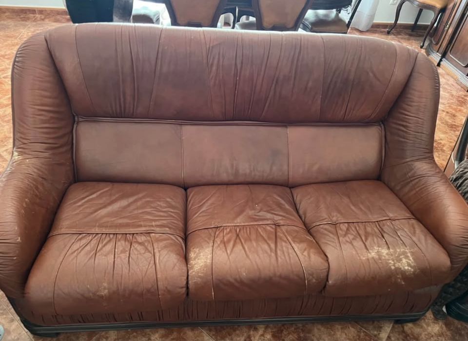 Sofás de pele castanhos