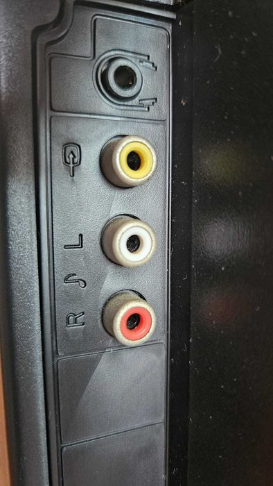 Monitor - TV/PC, marca Sanyo, com leitor de DVD incorporado