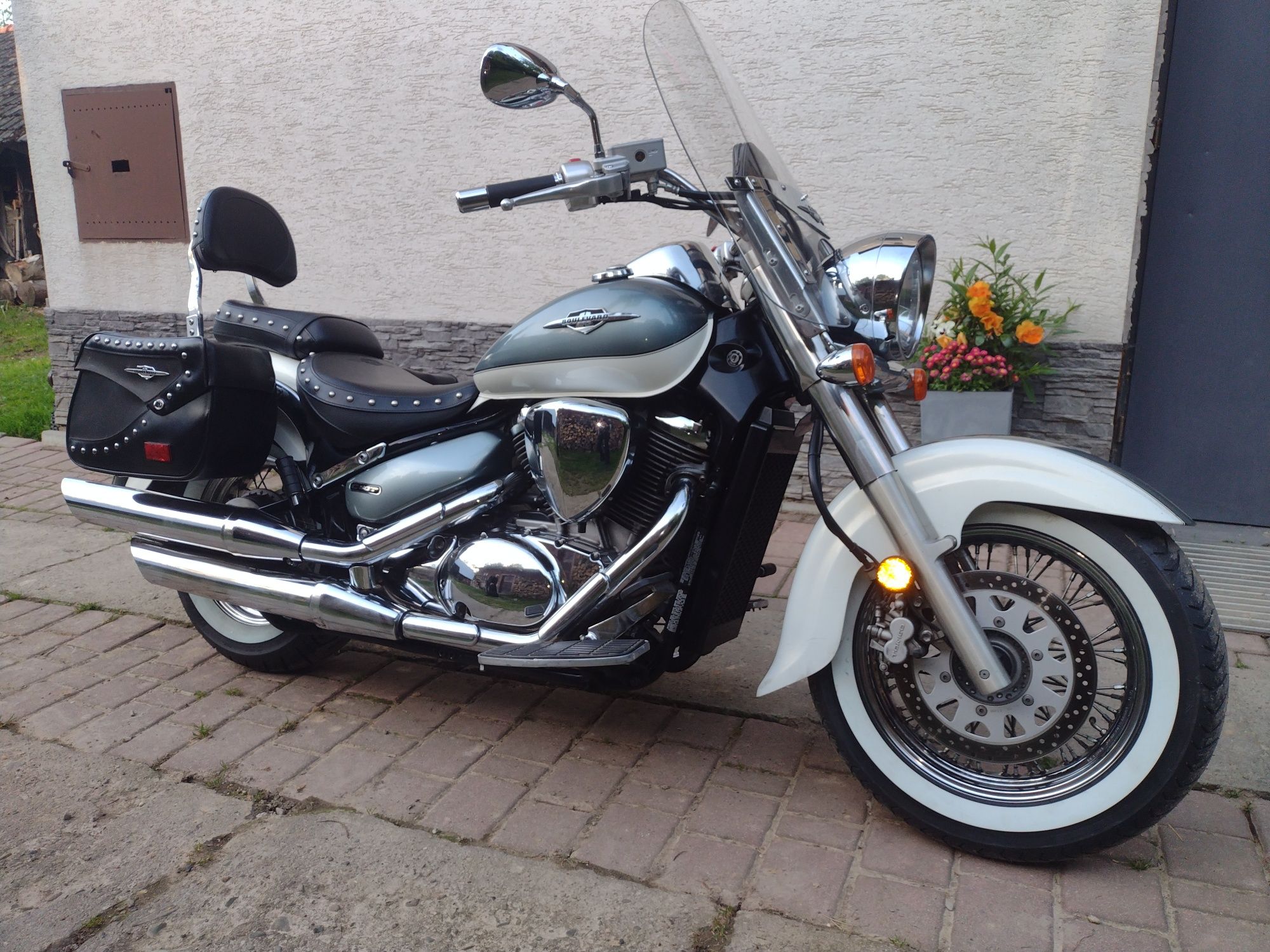 Suzuki VL 800 intruder