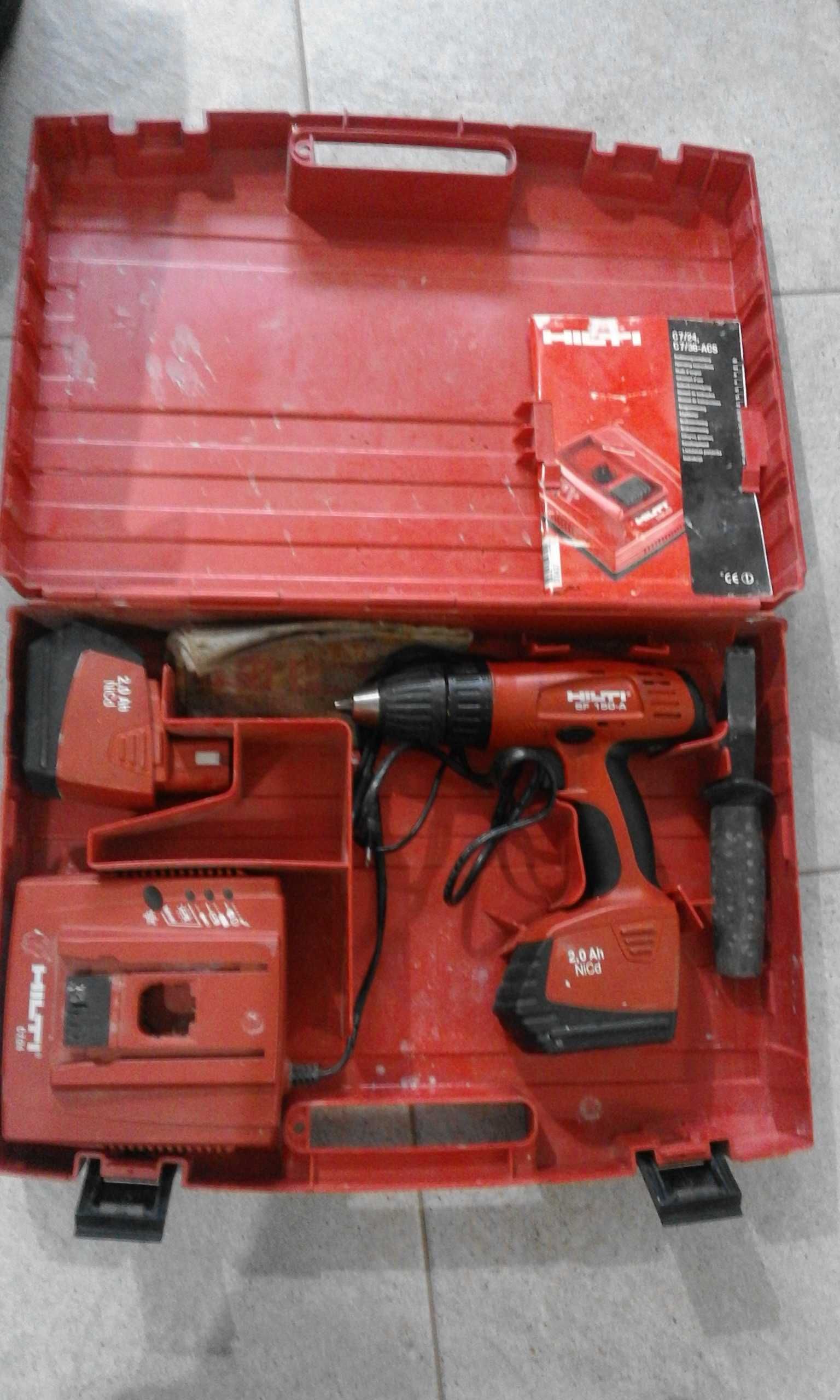 Hilti ładowarka + baterie + futerał+ wkrętarka