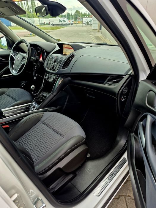 Opel Zafira 12r 1.4i 140KM 7os Navi Led Xsenon Niemcy Cosmo Zamiana