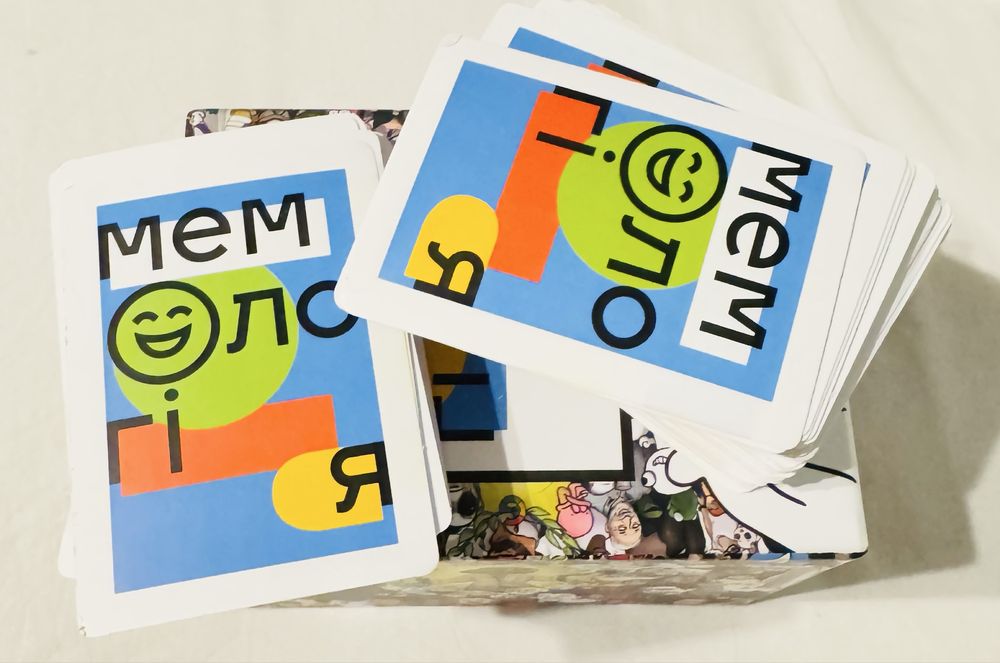 Гра карткова Мемологія