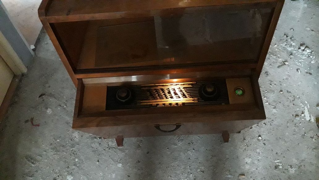 Stary barek, szafka prl, radiola